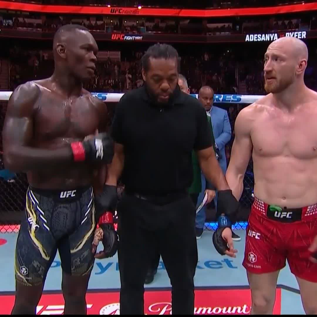 勝ち名乗りを受けるパイファー！ パイファーはアデサニヤにも敬意を表した🤝 #UFC