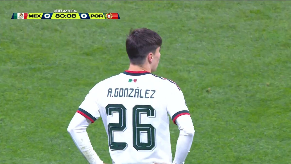¡Aparecen los cambios! Quiñones y la 'Hormiga' González protagonizan la jugada más clara que ha realizado el conjunto mexicano.