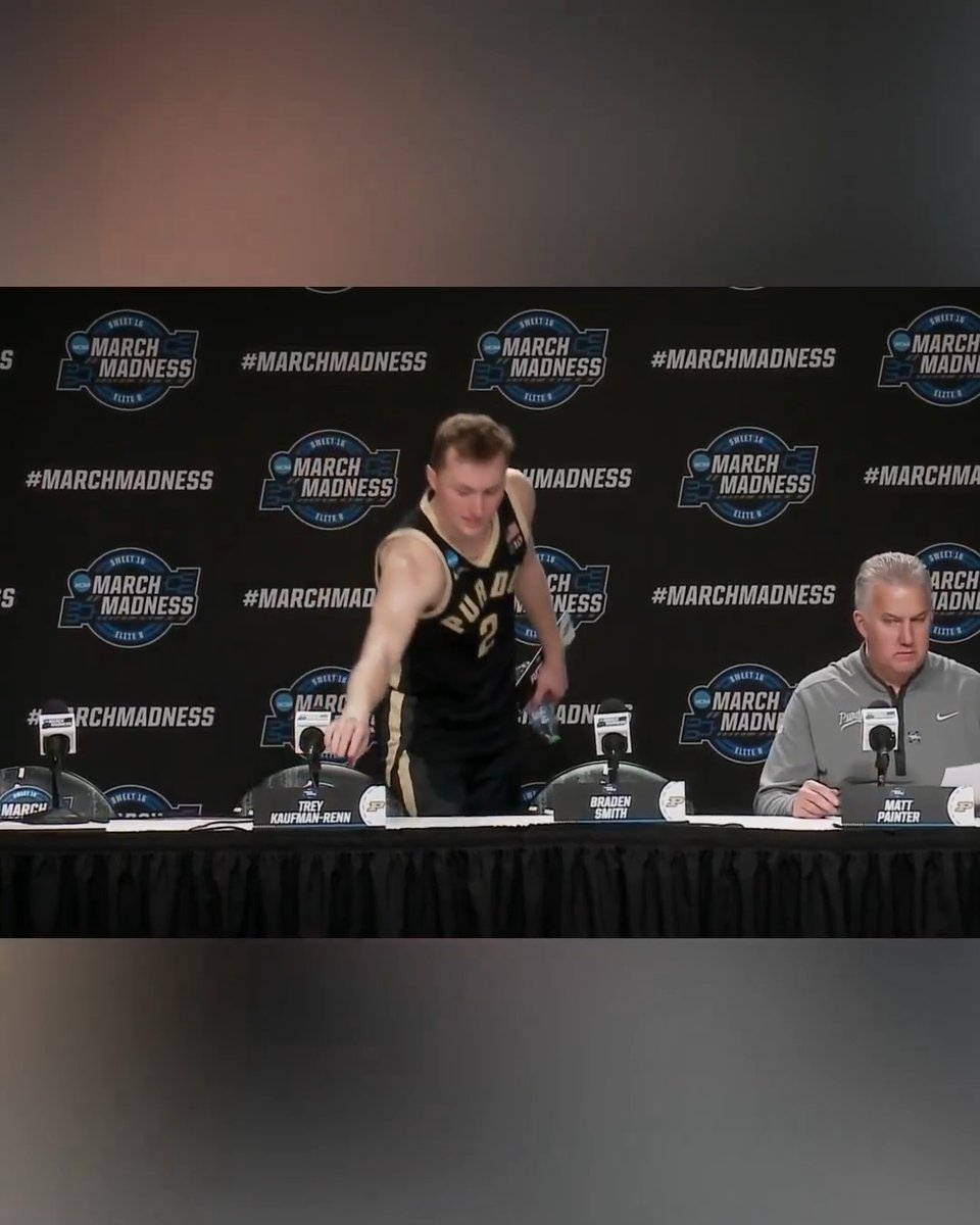 Fletcher Loyer grabbed his teammates' nameplates ❤️ ...and he pushed in the chairs 👏 #MarchMadness Purdue Men's Basketball