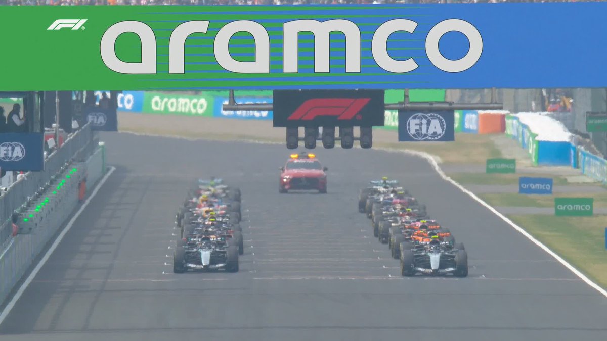 Watch the race start 🎥 A brilliant getaway for Piastri 💨 #F1 #JapaneseGP
