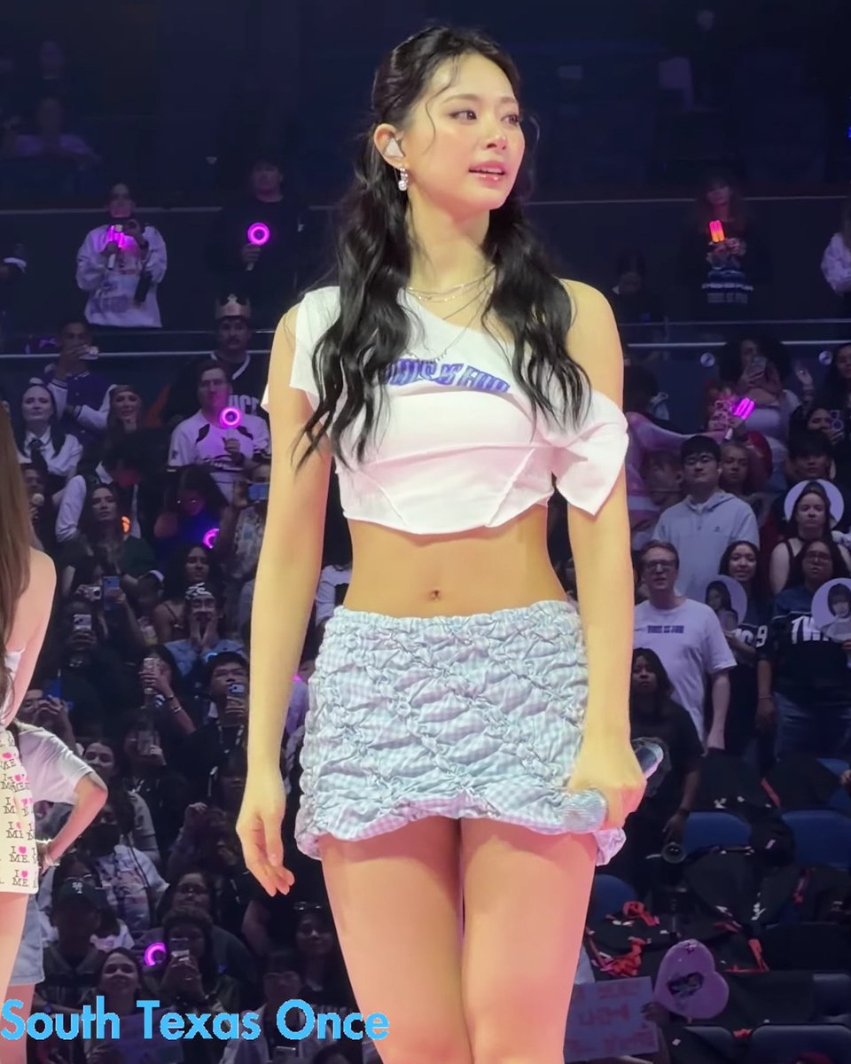 TZUYU IN THIS LOOK AND STYLING OH MY GOD