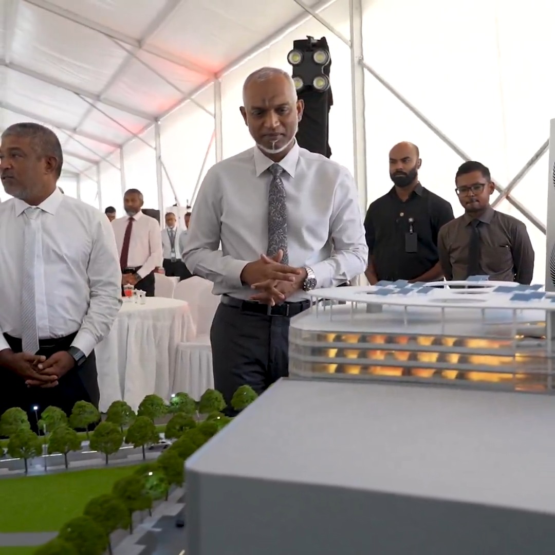 ހުޅުމާލެ ފޭސް 1ގެ ޕާކިން އިމާރާތުގެ ބިންގާ އެޅުމުގެ ރަސްމިއްޔާތުގައި ރައީސުލްޖުމްހޫރިއްޔާ ބައިވެރިވެޑައިގަތުން