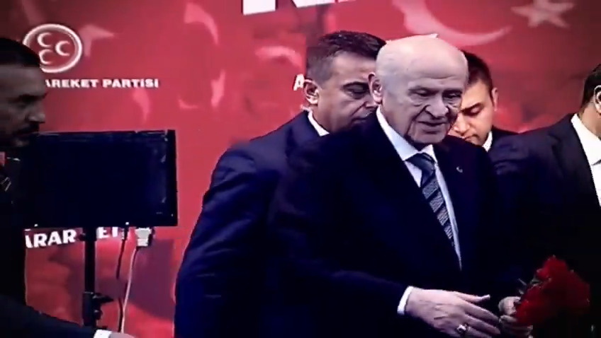 AY YILDIZIN GÖLGESİNDE, ÜÇ HİLALE ADANMIŞ BİR ÖMÜR...