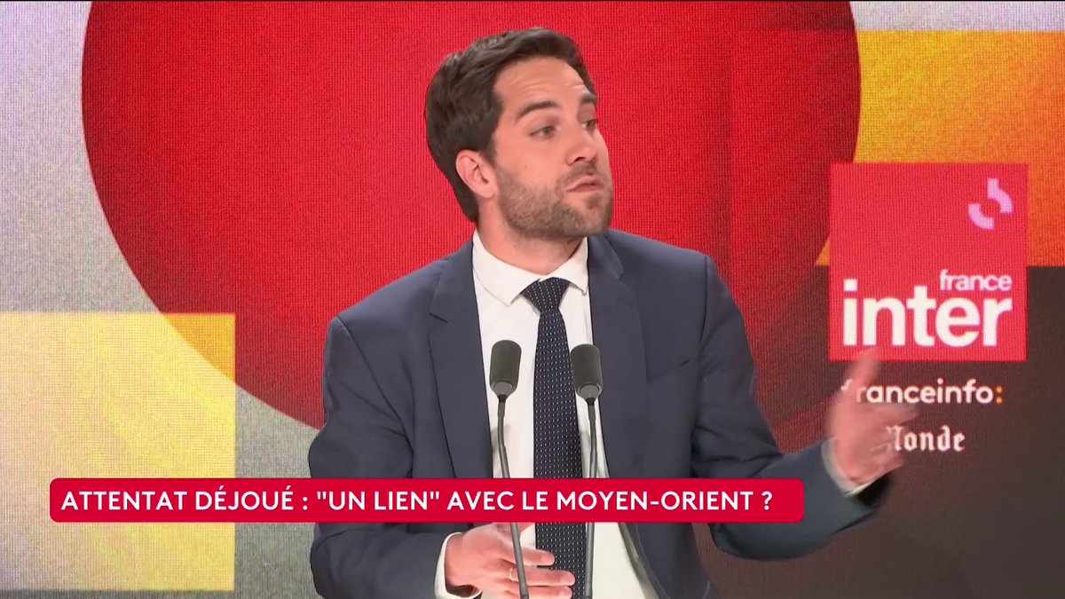🔴 Emmanuel Grégoire a été officiellement élu ce dimanche matin lors de la première séance du nouveau Conseil de Paris. Le nouveau maire PS de la capitale, 48 ans, a largement battu Rachida Dati au 2nd tour des municipales le 22 mars, malgré un déficit de notoriété. #canal16