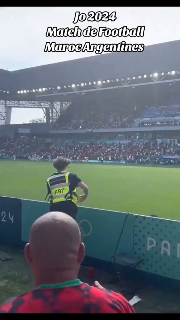 🇲🇦: Les senegalais sont des sauvages ils envahissent le terrain ces barbares🫩 Voici les supporters marocains lors des J.O 2024 contre l’argentine🤣 #afcon2025 Kiluba Oswald 🇨🇩