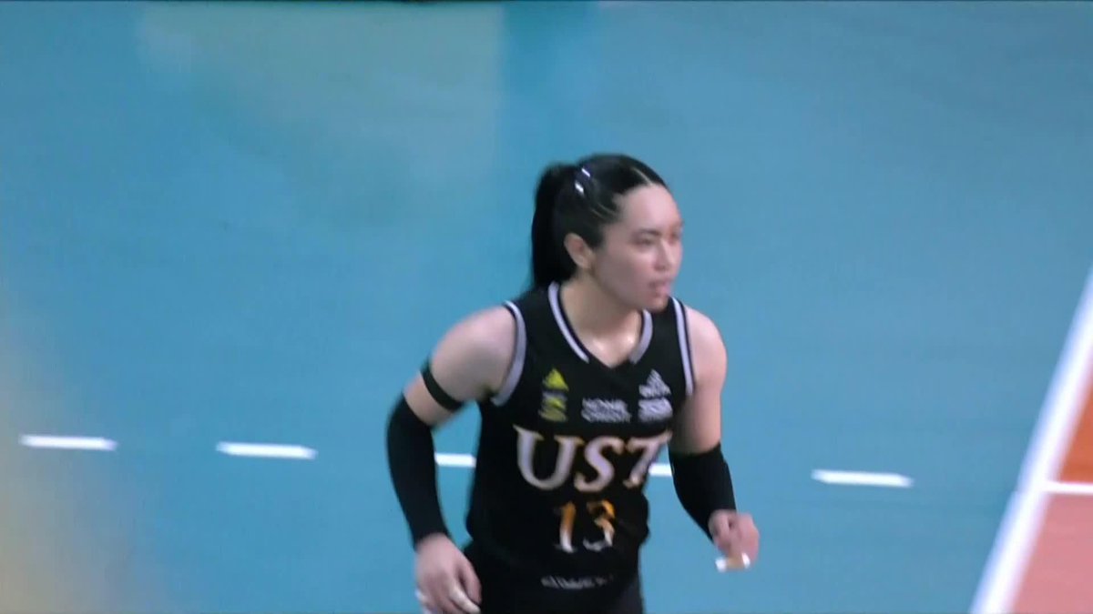 SHOWING SOME SHARP CLAWS 🐯 The UST Golden Tigresses show their grit and determination on the taraflex, displaying solid floor and net defense against the FEU Lady Tamaraws in Set 4 of the #UAAPSeason88 women's volleyball tournament! #LegendsStartHere