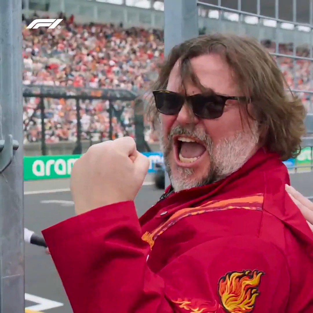 Jack Black rockin' the chequered flag wave 🏁🤘 #F1 #JapaneseGP