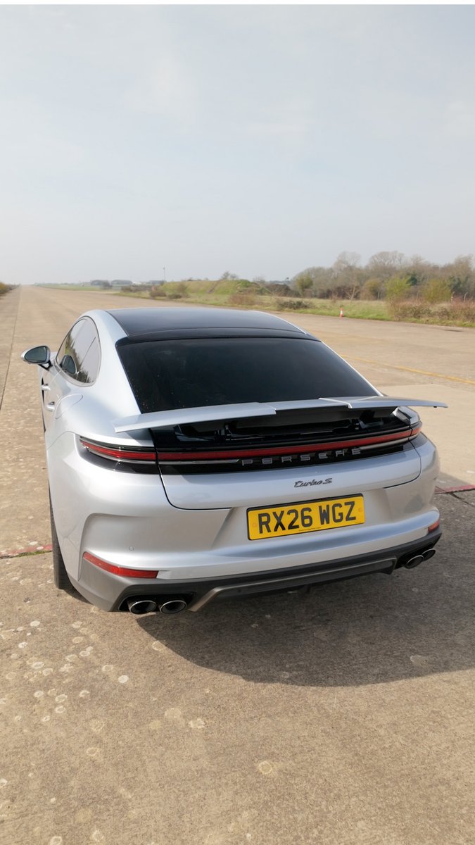 Does Porsche make the best active aero? 👀