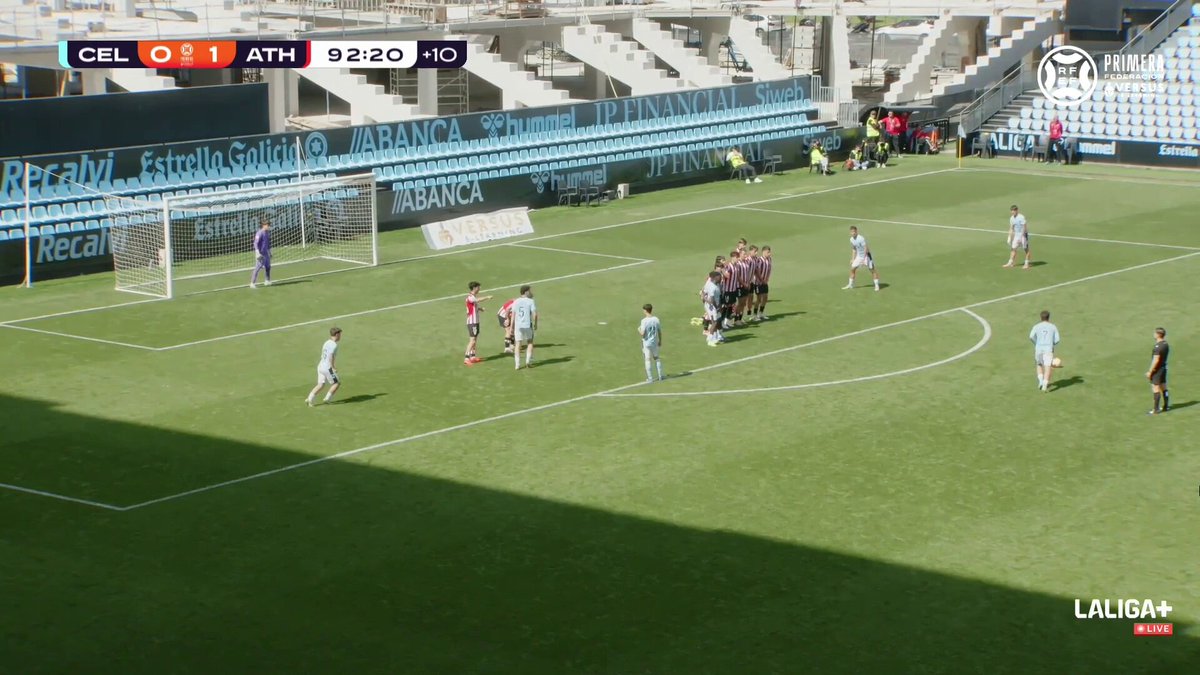 El filial del Celta perdía 0-1 con el filial del Athletic Club en el minuto 92. En ese momento, Hugo González aparecía para hacer esto y 5 minutos más tarde Somuah dejaba los 3 puntos en Vigo.