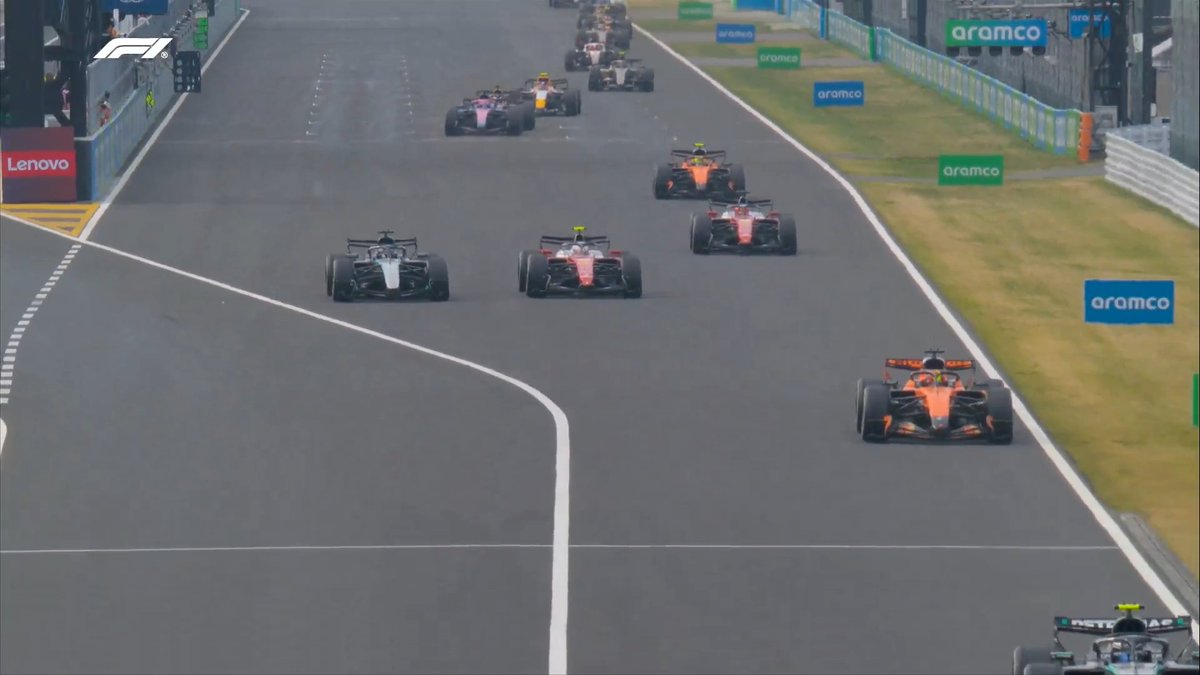 Lewis 🔀 George 🤯 The Safety Car restart at Suzuka didn't go as well for Russell as it did for Kimi Antonelli! #F1 #JapaneseGP