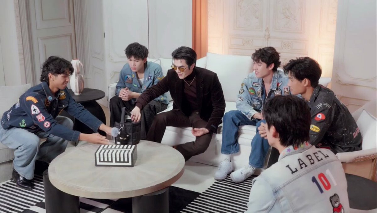 คือการที่เมนเทอร์มายให้หินน้องๆ เราว่ามายหวังดีนะ แล้วมายให้ของดีด้วย แบบคุณภาพดีเจียมาสวยมันมีคุณค่ามากทุกก้อน แต่เรื่องหินต้องคนที่เชื่อและอินกับพลังงานเขาด้วยนะมันถึงจะมีคุณค่ากับคนที่ได้ไป มายพูดถูกเลยว่าถ้าอยู่ถูกที่เขาจะมีคุณค่ามาก #TheFaceMenThailand4