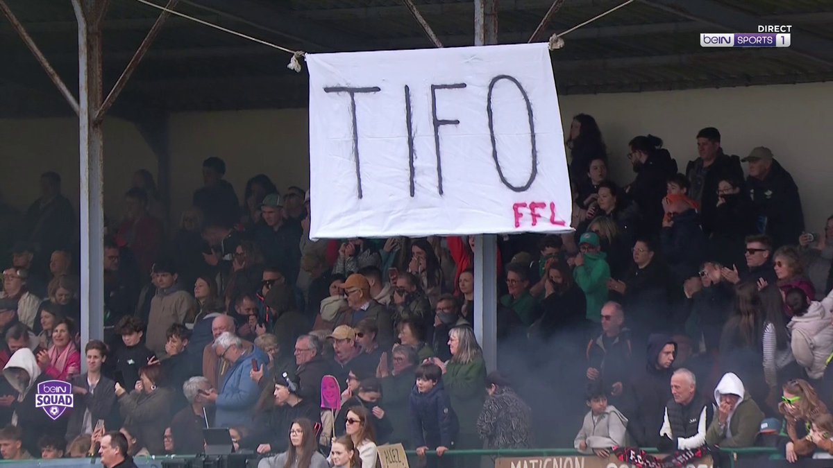⚽️ #beINSQUAD 😂 Le Tifo du match est sponsorisé par la FFL !