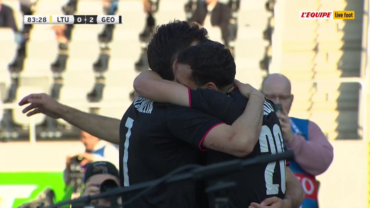 🇱🇹 – 🇬🇪 Georges Mikautadze est en grande forme face à la Lituanie en amical ! Après avoir ouvert le score sur penalty, il enchaîne avec un doublé. C'est déjà son 23e but en sélection Suivez le match en direct > #lequipeFOOT