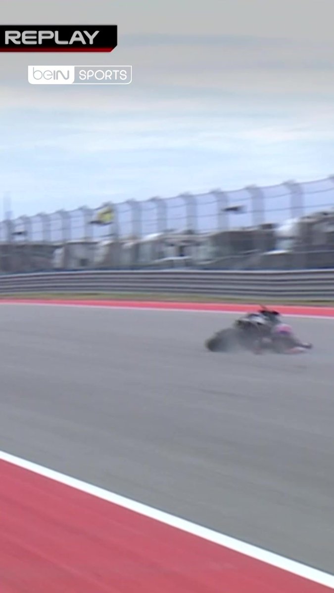🏁🏍️ نهاية غير متوقعة لاحتفال خورخي مارتين! 😅 #MotoGP