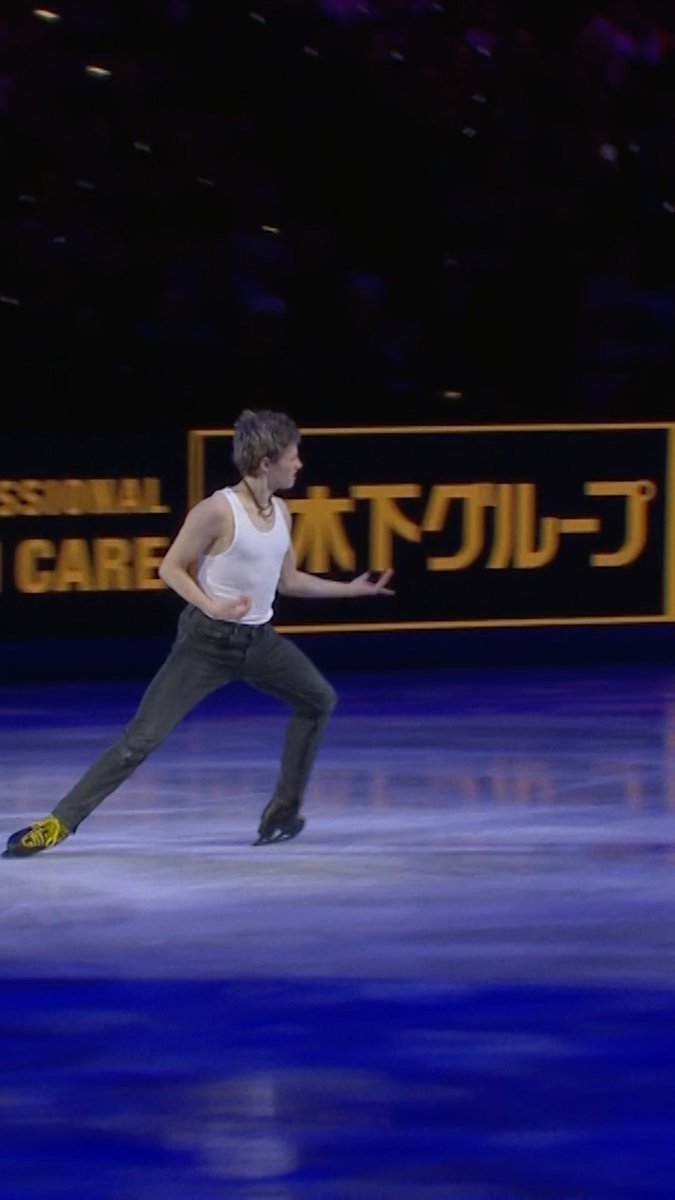 One last rock ’n’ roll on the ice before the curtain falls 🎸⛸️ #FigureSkating #WorldFigure