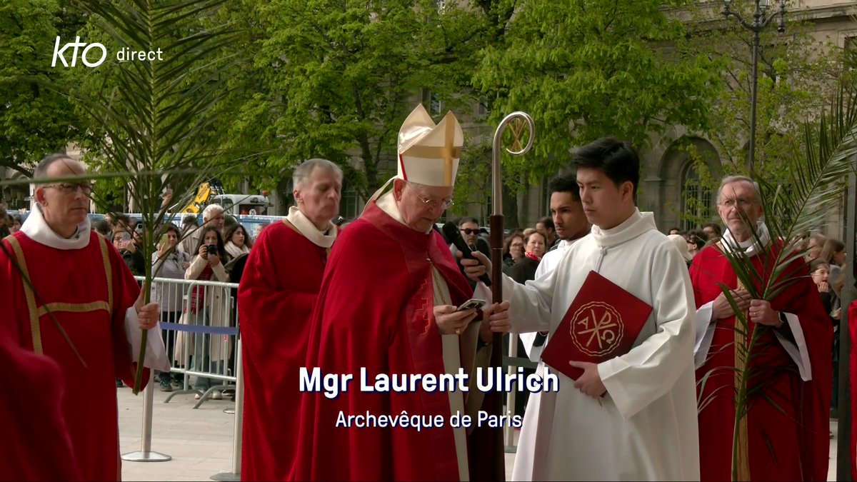 🔴 Mgr Laurent Ulrich transmet « l’amitié, le soutien et la prière fraternelle » des catholiques de Paris au Patriarche latin de #Jérusalem, empêché par la police israélienne de célébrer les #Rameaux. 👉 Diocèse de Paris Cathédrale Notre-Dame de Paris