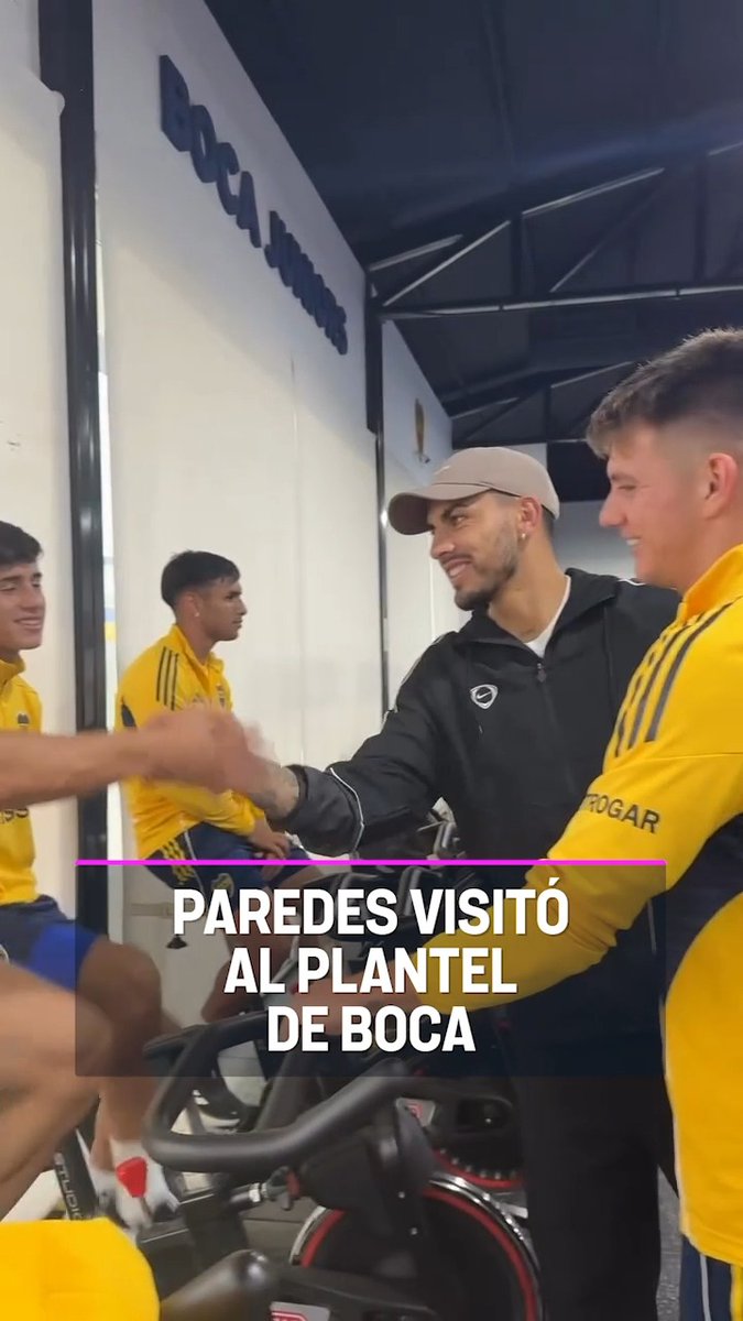 PAREDES VISITÓ AL PLANTEL DE BOCA 🇸🇪 Mientras se prepara para el choque contra Zambia, el volante de la Selección 🇦🇷 pasó por el Predio de Ezeiza y se reencontró con sus compañeros. 🎥 Boca Juniors