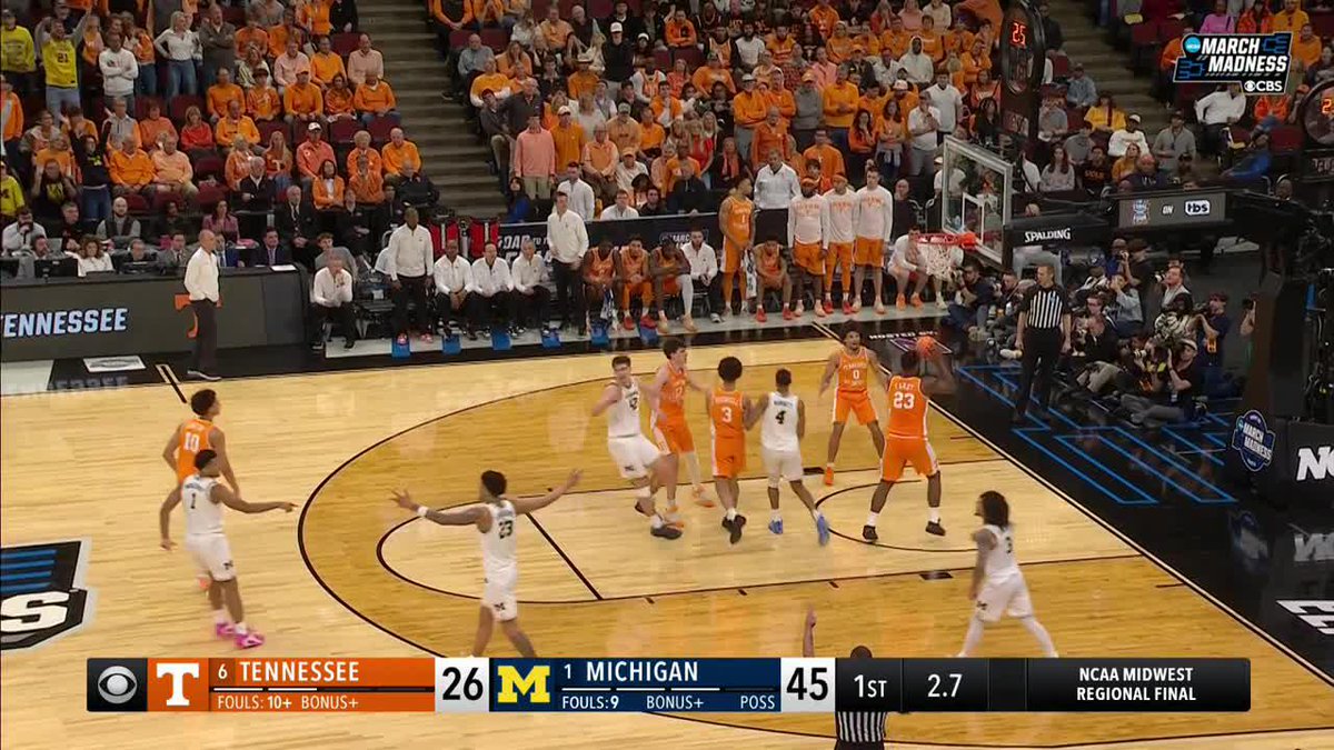 BIG Michigan 3 with time expiring to give them a 22-point halftime lead over Tennessee 🤯 Wolverines went on a 34-10 run to end the half!!