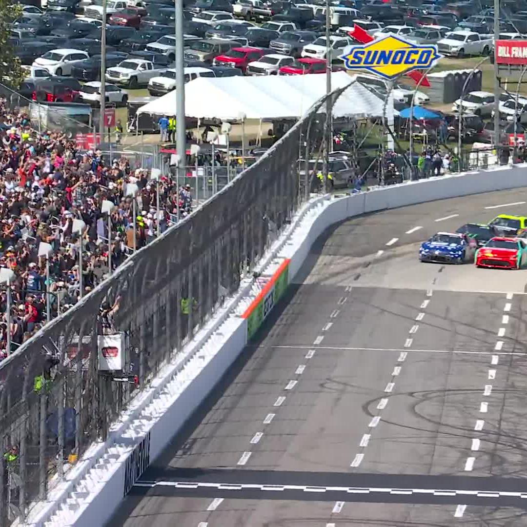 400 laps of short-track action for your Sunday! We're underway from Martinsville Speedway on FS1!