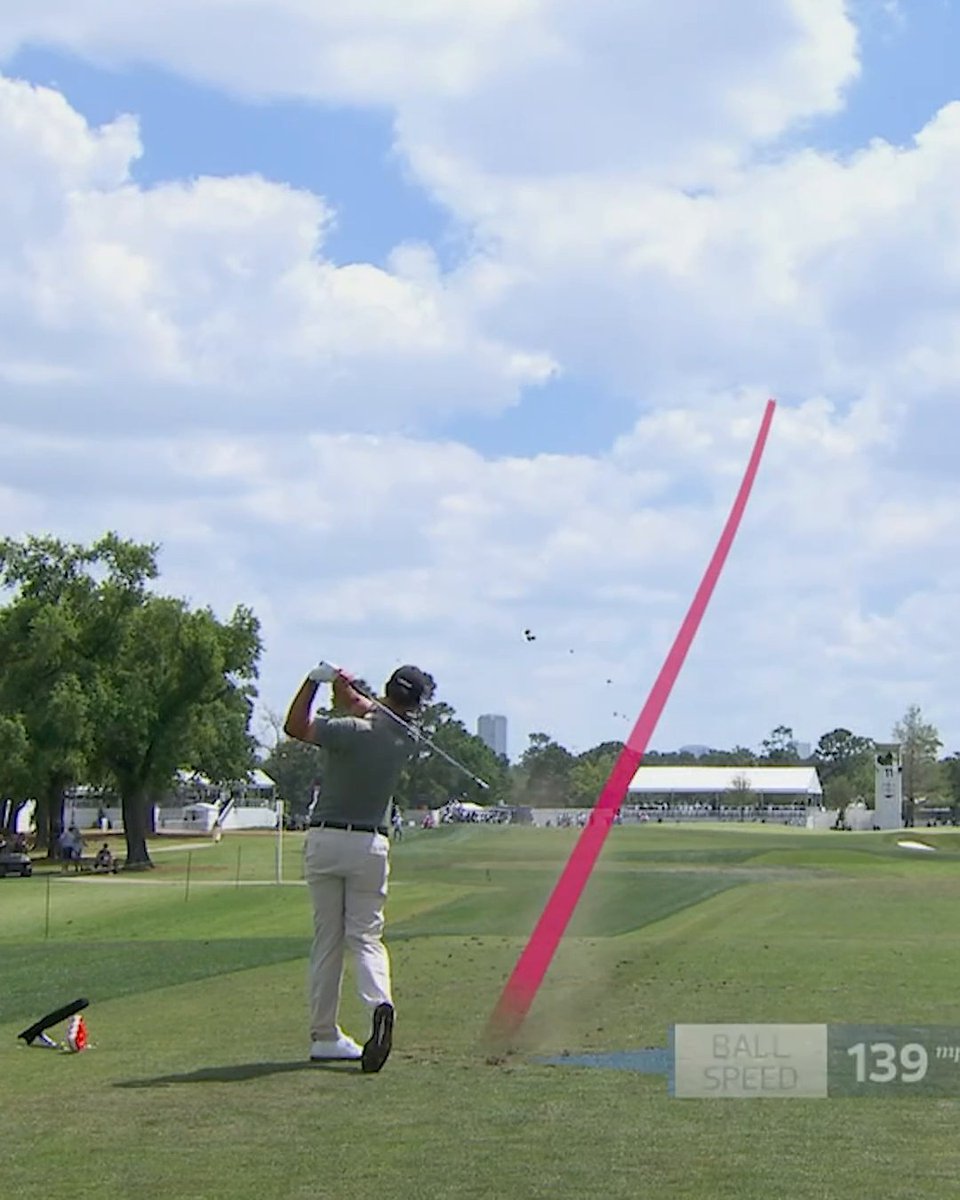 Shane Lowry made a hole-in-one earlier in the day, so Adam Scott decided to join in on the fun ⛳️