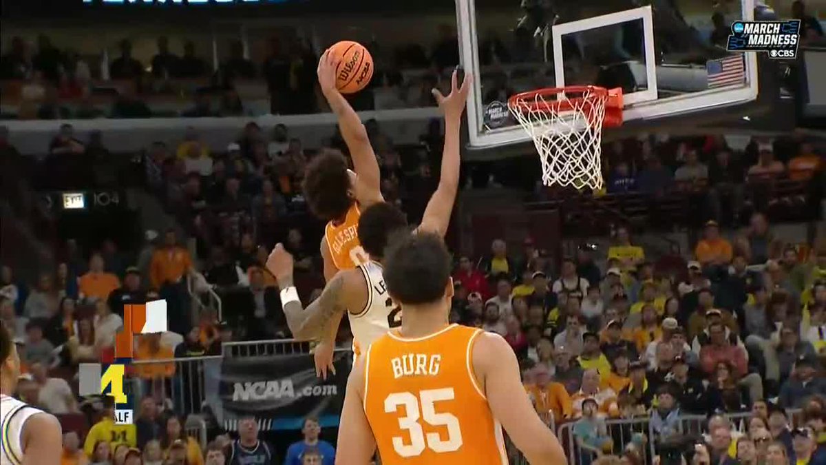 JA'KOBI GILLESPIE DUNKS ON YAXEL 😳