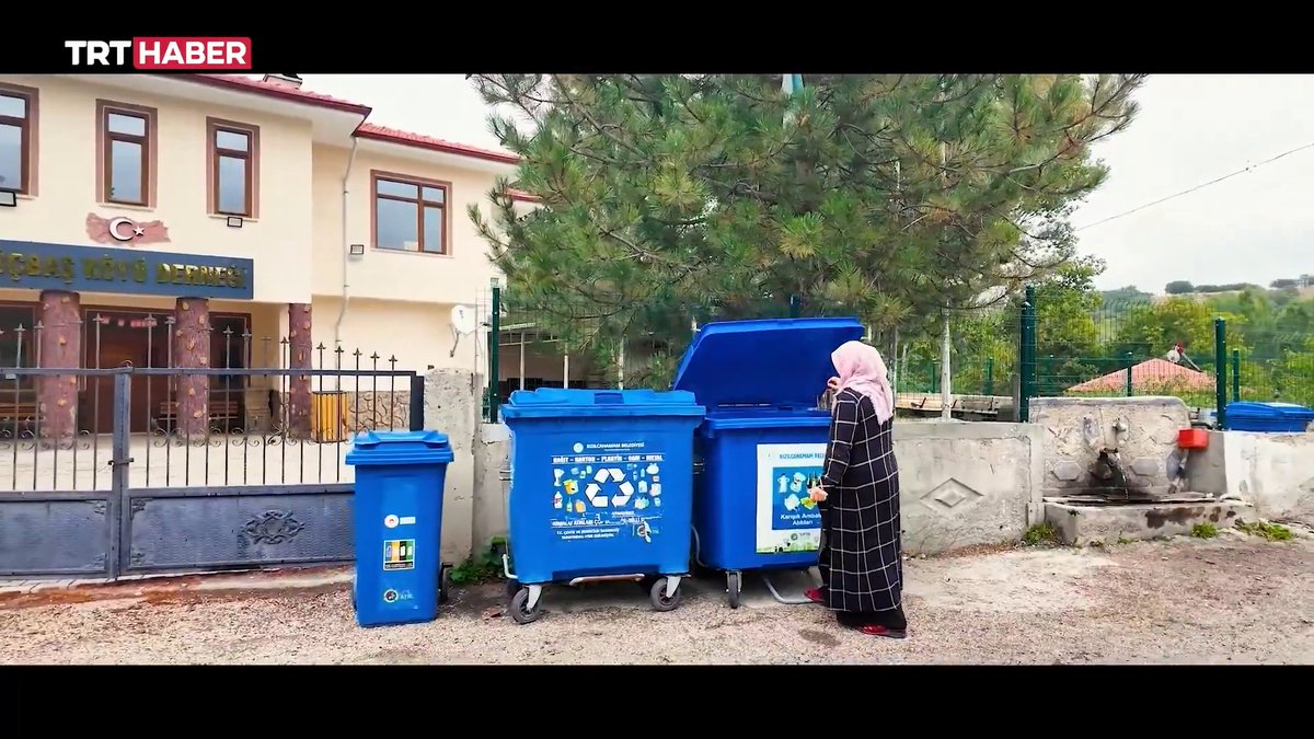 Çevre, Şehircilik ve İklim Değişikliği Bakanı Murat Kurum'dan #UluslararasıSıfırAtıkGünü paylaşımı: 📌"Azalt, paylaş, dönüştür. Gıda israfı sadece bugünü değil, yarını da tüketir. Çöpe giden her gıda bir çocuğun sofrasından çalıyor; boşa harcanan her damla su bir gölü kurutuyor"