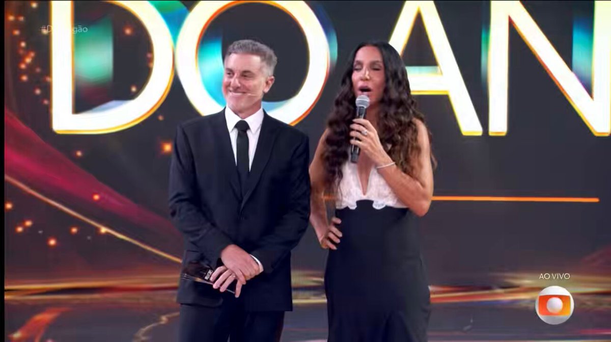 A Ivete Sangalo lançando o shade humorado no Léo Dias depois dele ter publicado o suposto novo relacionamento dela 🗣️🗣️ Ninguém segura ela com um microfone