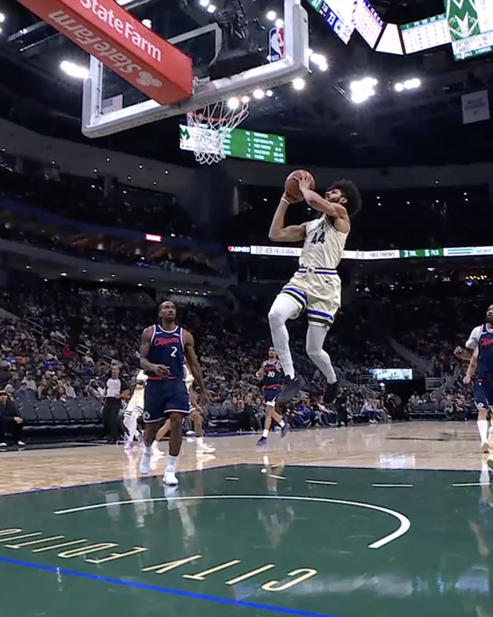 GT gets the steal and finds Ajax for the two-handed jam! 🤝