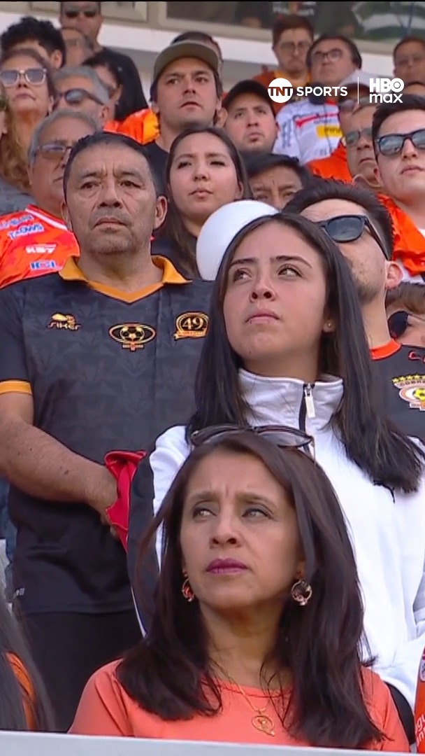 🙏🇨🇱 El Zorros del Desierto en Calama se unió en un emotivo minuto de silencio en memoria de María Victoria Reyes. Un abrazo gigante para todos sus seres queridos. Descanse en paz.
