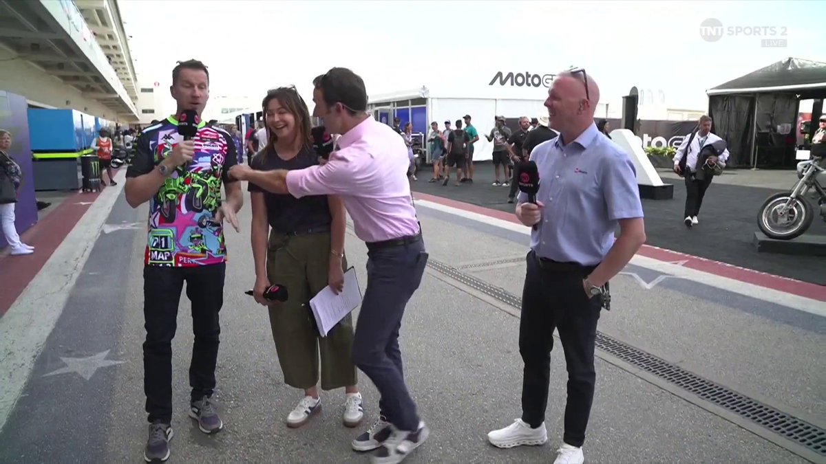 WE GOT NEIL IN THE SHIRT ๐๐๐ Gav must be livid to see these scenes ๐ #MotoGP | #USGP | Live on TNT Sports and HBO Max