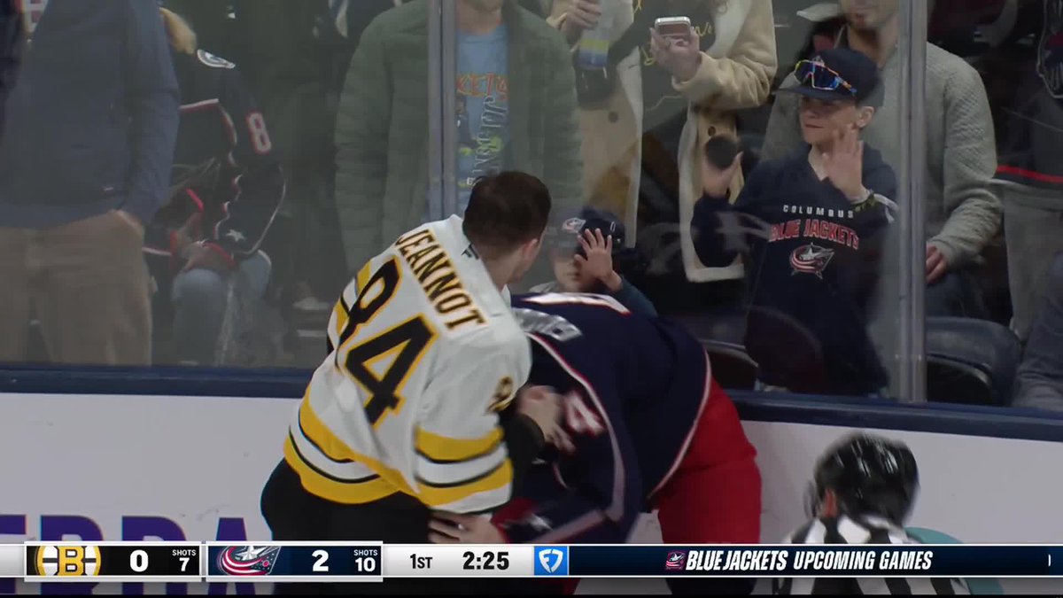 Back to back HEAVYWEIGHT TILTS between Jeannot and Gudbranson and then Kastelic and Olivier 😱🥊