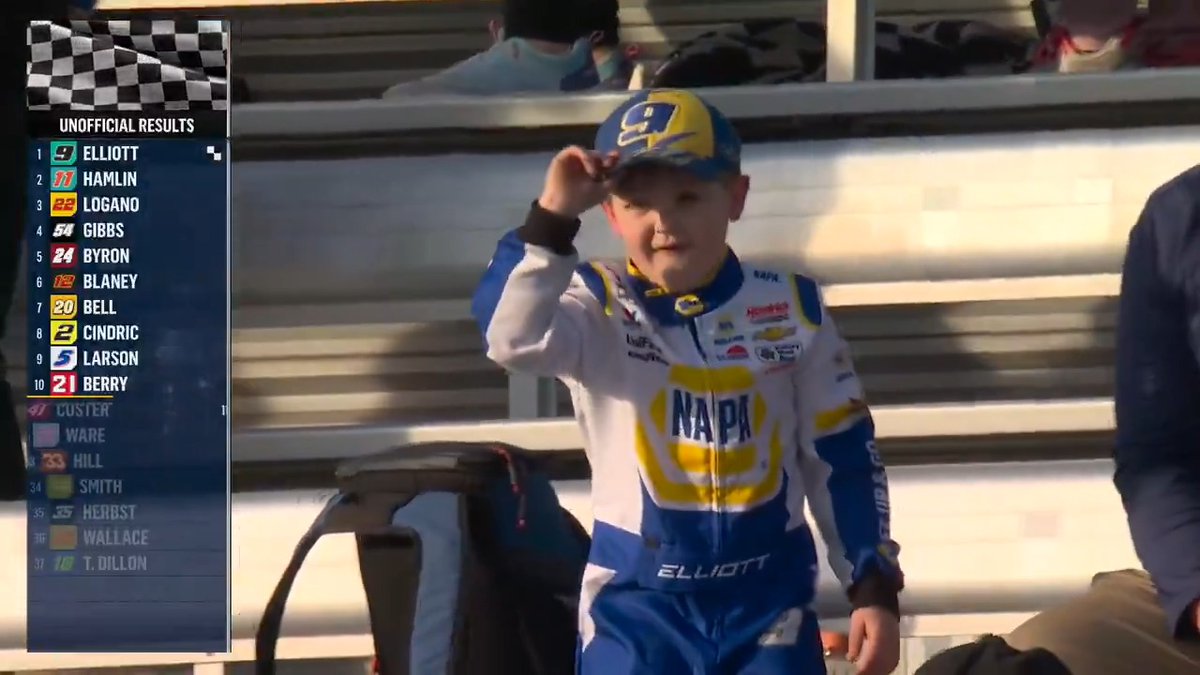 There's nothing like seeing your driver win in person. 🥹🏁 Hendrick Motorsports | Chase Elliott