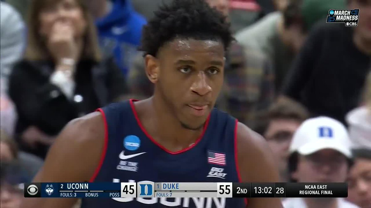 TARRIS REED WITH THE STEAL AND GOES COAST-TO-COAST The lead is down to 10! 📺 CBS | Paramount +