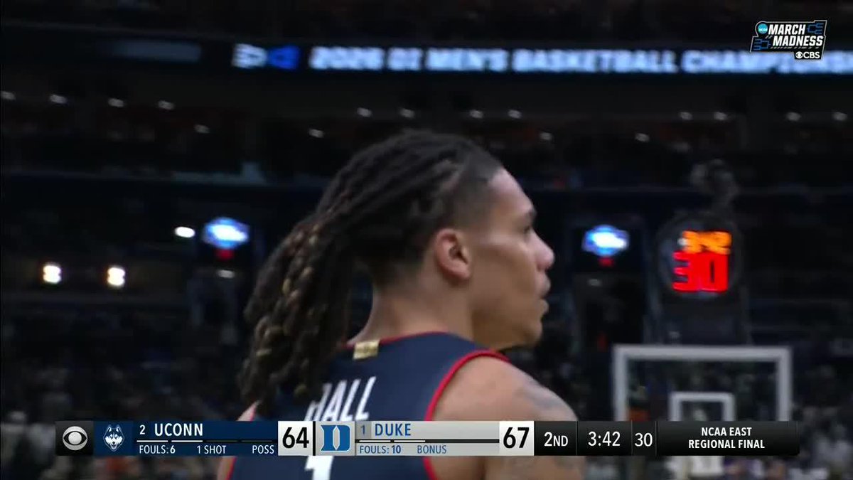 SOLO BALL, AND ONE!!! ๐ค It's a three-point game in DC! ๐บ CBS and Paramount+