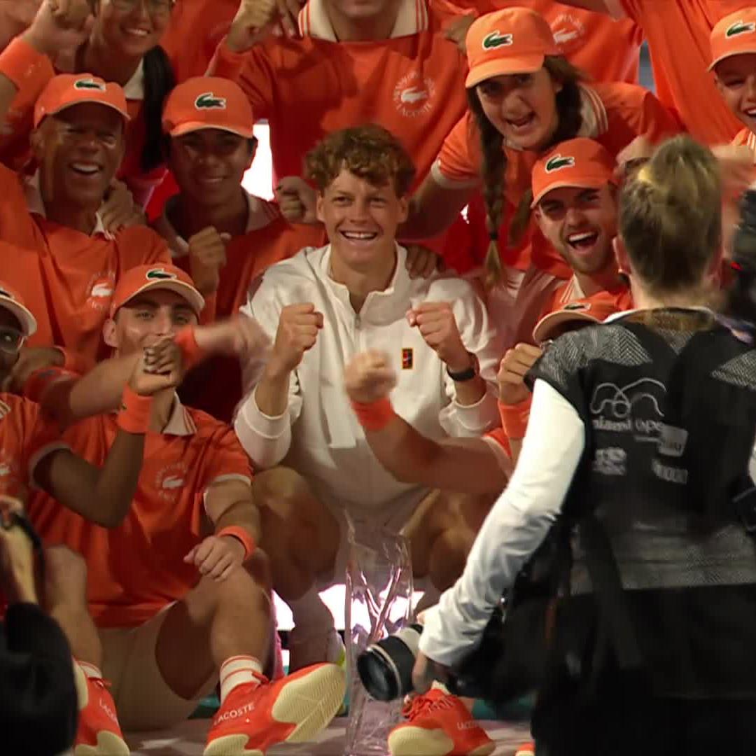 Jannik Sinner poses for a photo with the Miami Open ball kids after winning the Sunshine Double. Spreading the joy. 🥹