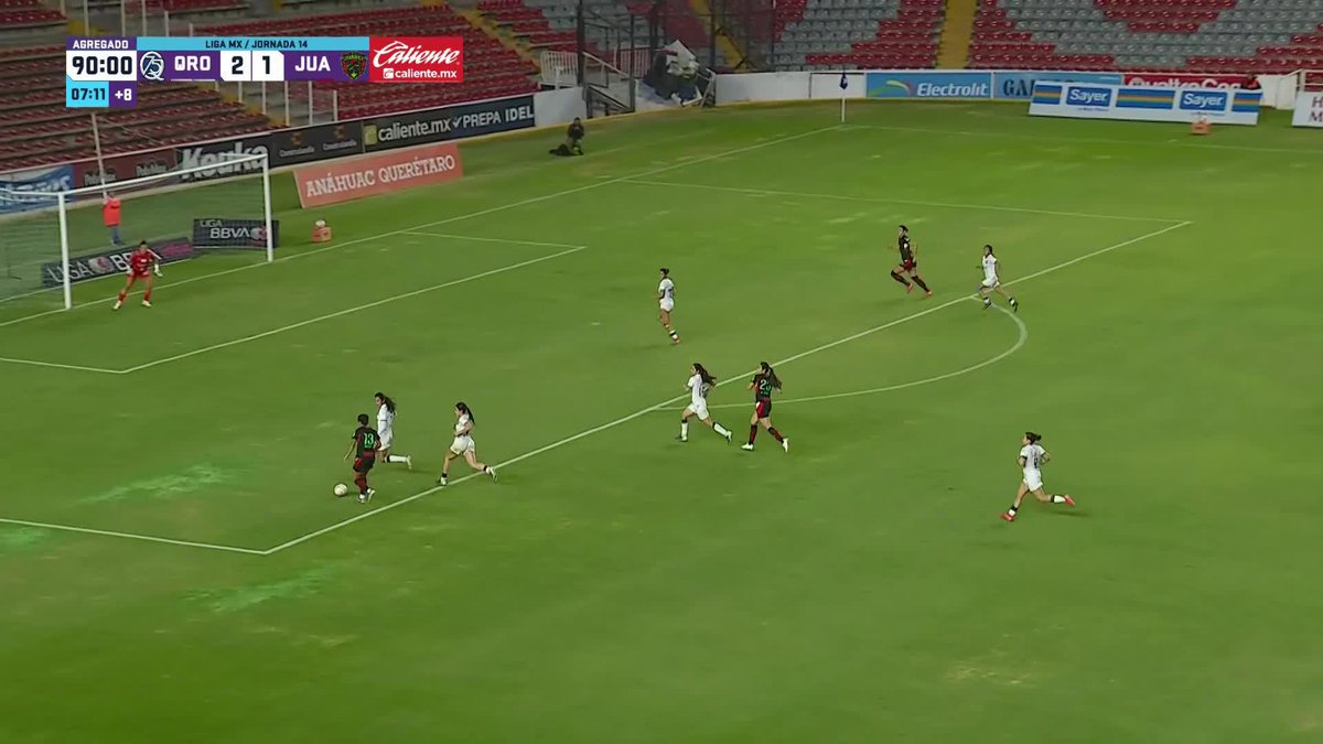 ¡NOOOOO PUEDE SEEEER! En la última jugada del partido, la árbitra marca penal en contra de Querétaro, peeeeeeero... #EllasJueganEnTubi