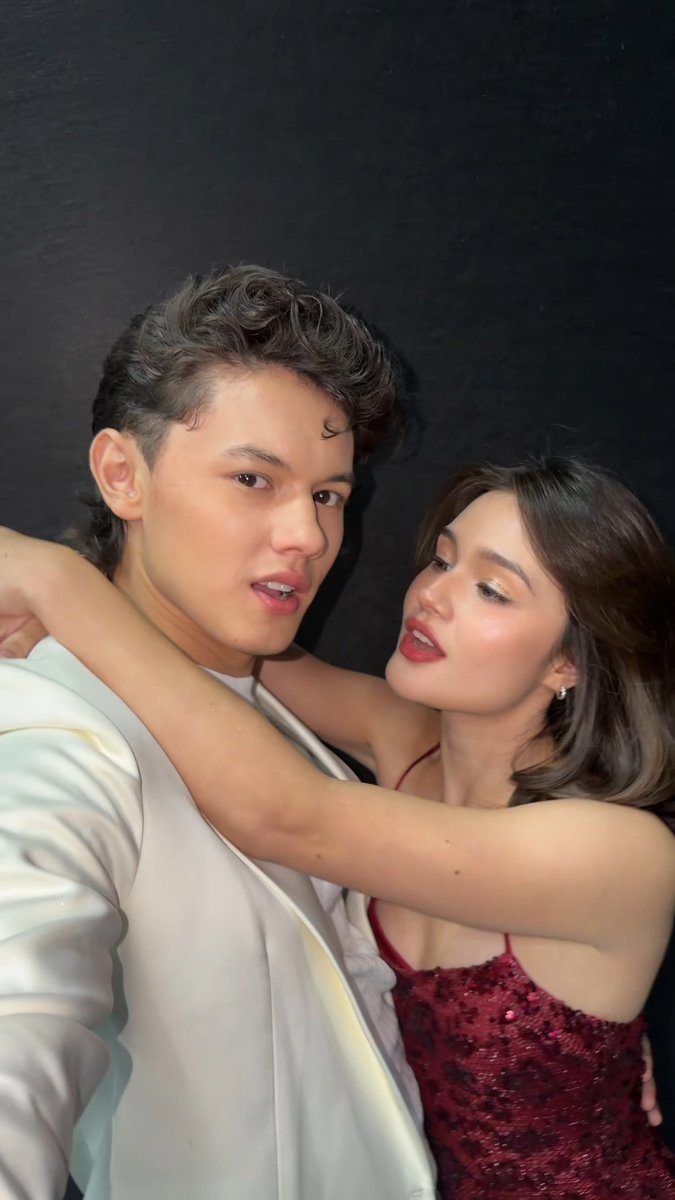 #KISH, PANINDIGAN N'YO KILIG NAMIN!! 😫❤️‍🔥 #HuwagKangTitingin and #TheSecretsOfHotel88 stars #JoshFord and #KiraBalinger just dropped a new TikTok video that's overflowing with undeniable chemistry! Acting pa rin ba 'to??? 👀 🎥: kirabalingerr / TikTok