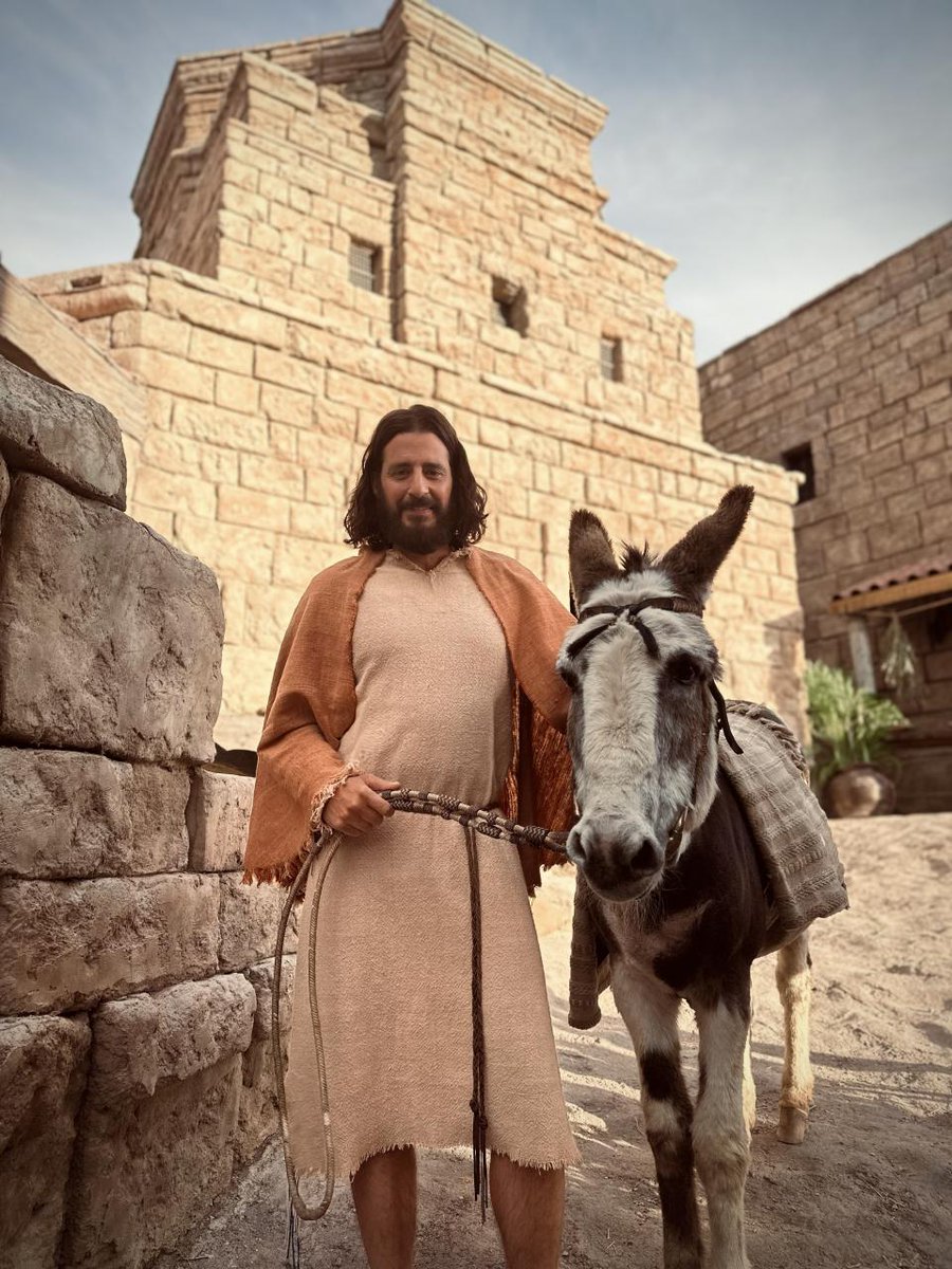 Hosanna in the highest! Happy Palm Sunday!🌿🌿 As Christ enters Jerusalem and begins His journey to the Cross, I wanted to share a little BTS from our filming of the Triumphal Entry The Chosen. 👀🎬