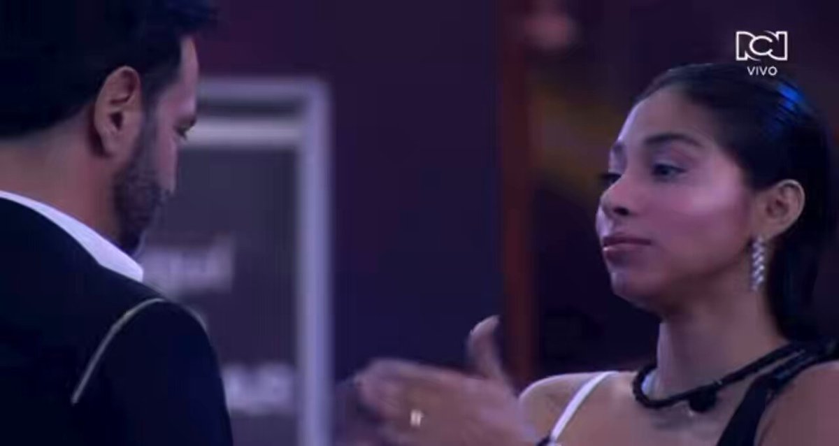 Karola acabando al morrongo y a todo el team zorro monda 💋 #LaCasaDeLosFamososCol3