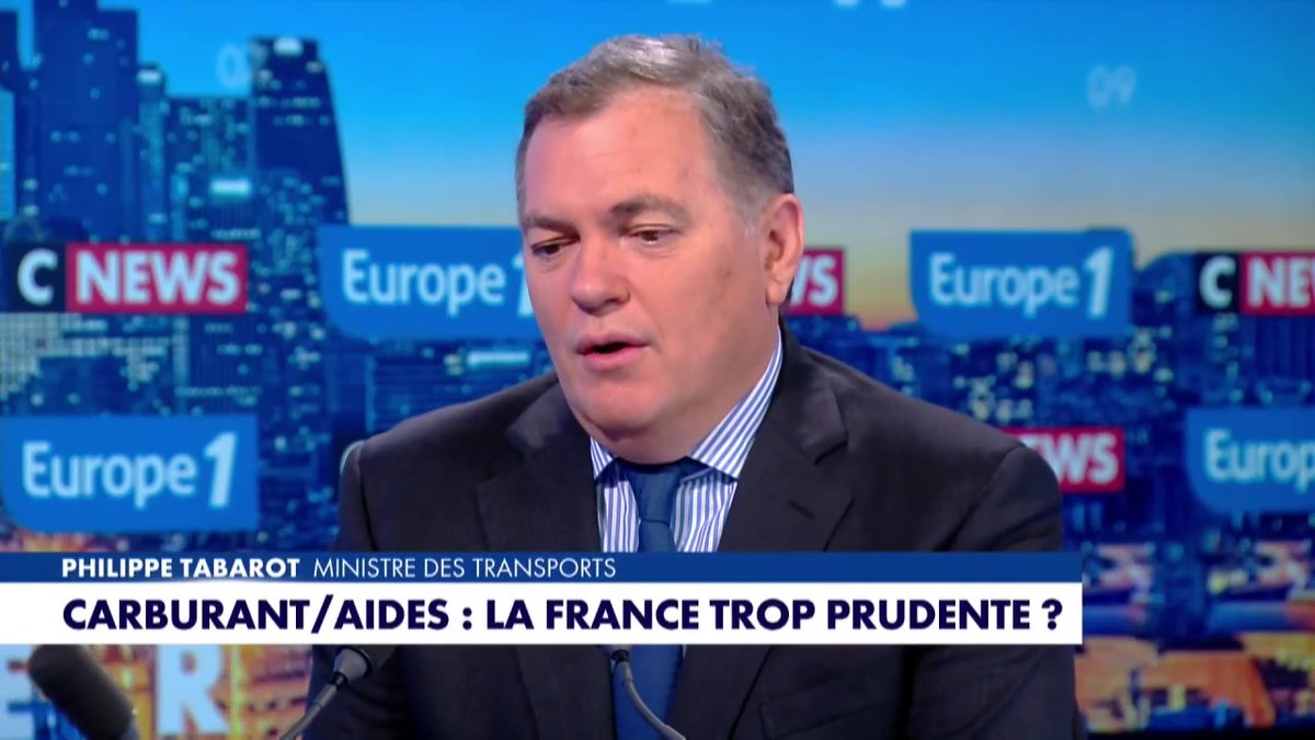 🔴🇫🇷 ALERTE INFO | CRISE DU CARBURANT Le ministre des transports, Philippe Tabarot, dit "qu'il n'est pas raisonnable" de mettre en place des aides directes à la pompe pour tous les Français. Rappel : L'Etat se sert à 55-60% sur le prix du carburant.