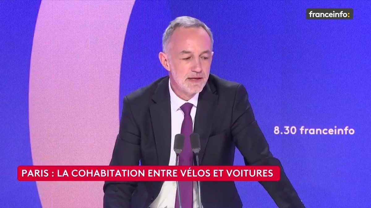 🔴 Paris : la cohabitation entre vélos et voitures➡️ "La révolution vélo est une révolution qui est triplement intéressante : pour l'environnement, pour la santé, pour le pouvoir d'achat. Honnêtement, nous y gagnons en qualité de vie et en qualité de ville", dit Emmanuel Grégoire