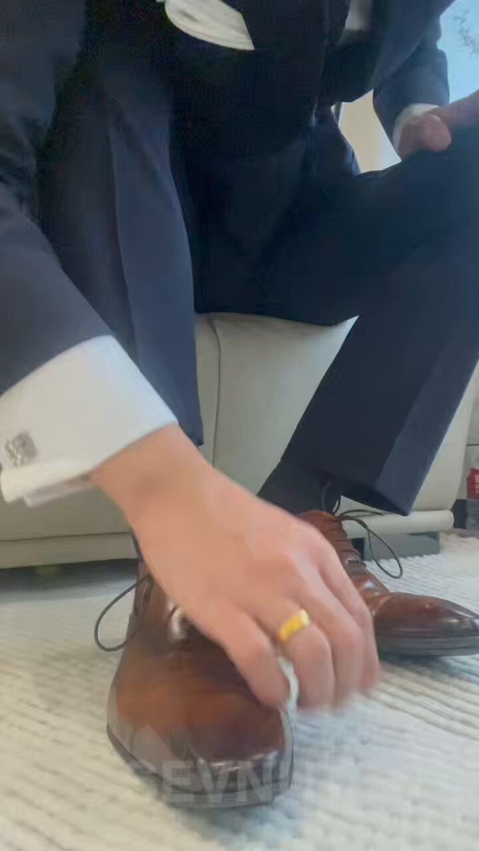 来吧，骚狗，看你爹穿着丝袜怎么粗你！