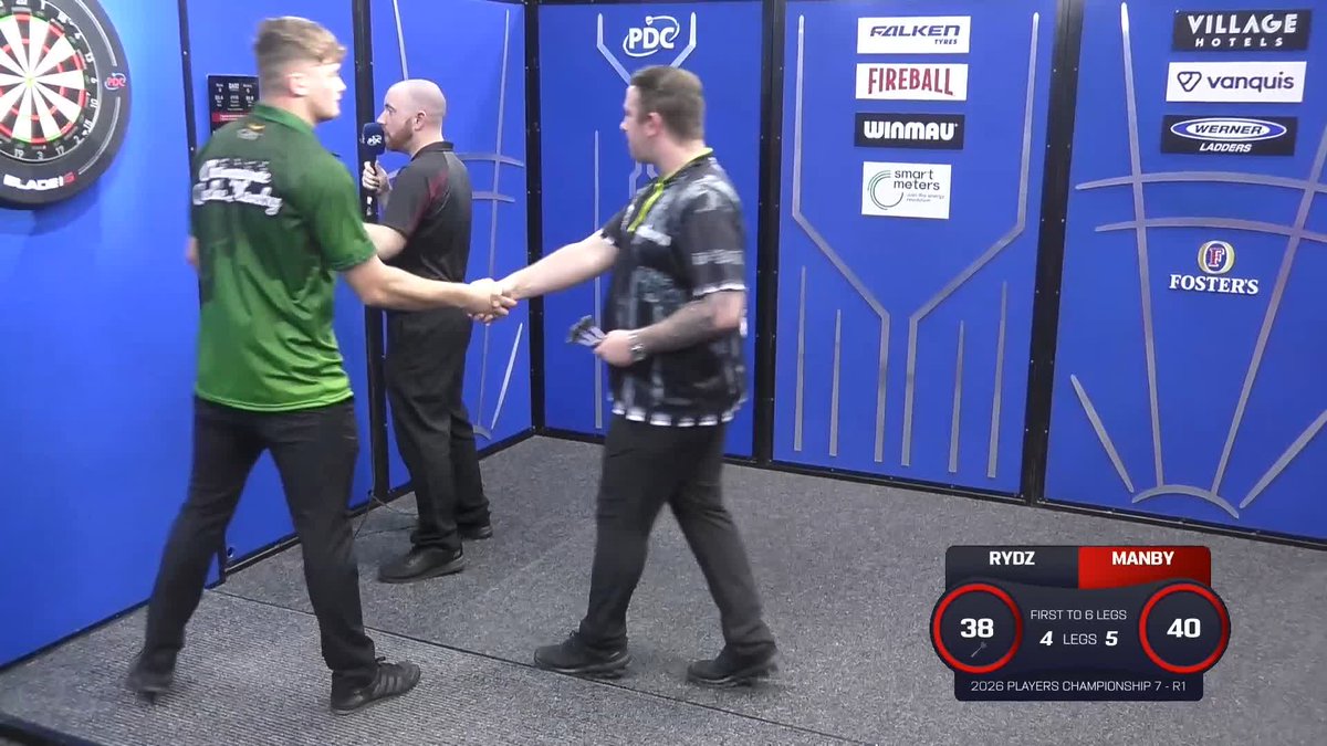 MANBY HOLDS ON! After racing into a 5-0 lead, Charlie Manby nearly found himself in a last-leg decider against Callan Rydz... However, the 20-year-old held his nerve to advance in Leicester! 📺 #PC7