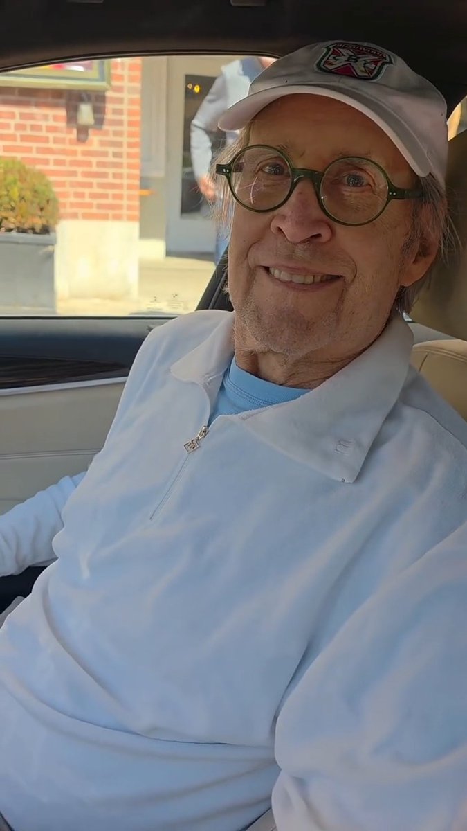 Chevy Chase was surprised with a Lego recreation of the Griswold family home from 'National Lampoon's Christmas Vacation' ✨ The actor, 82, was blown away as the designer and builder, Stephen O'Connor, gave him a tour of his creation. "Absolutely amazing," Chevy wrote 💖 📸 : #ChevyChase
