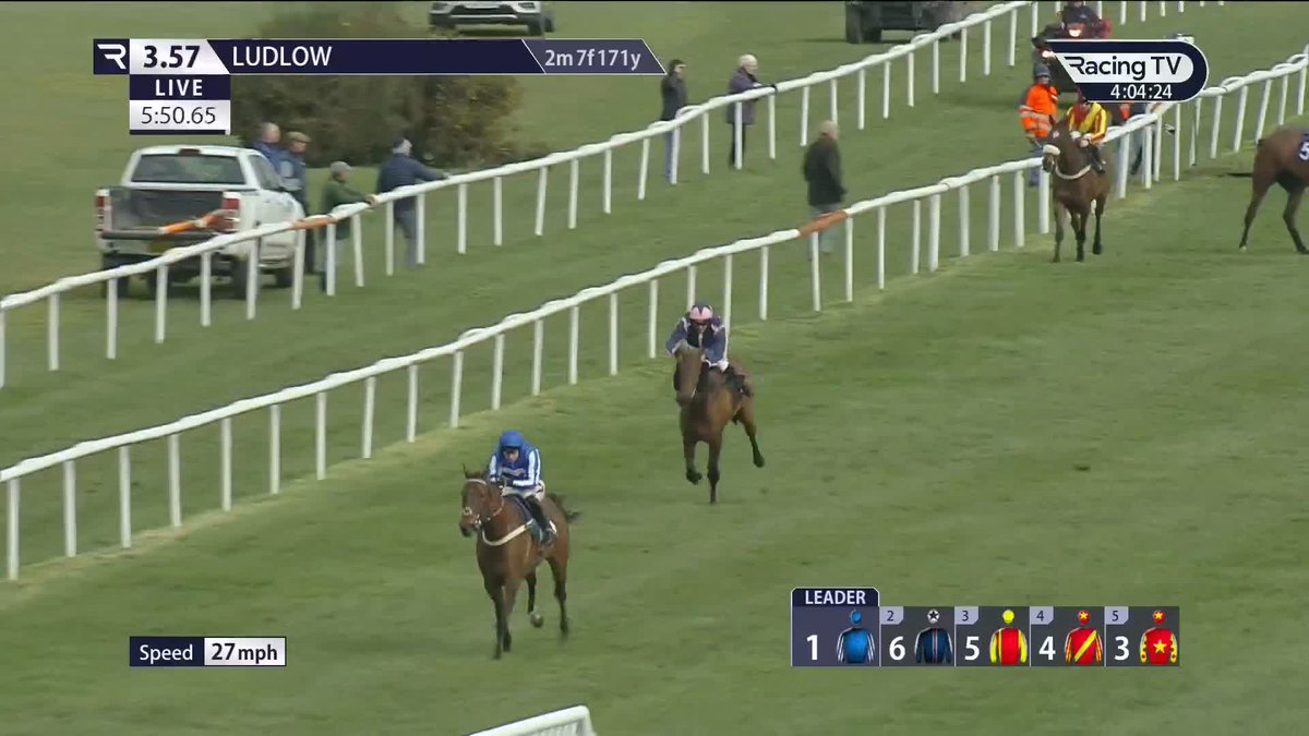 Impressive! Your Darling returns to winning ways in the Weatherbys Racing Bank Handicap Chase for Ben Pauling and Ben Jones 🥰