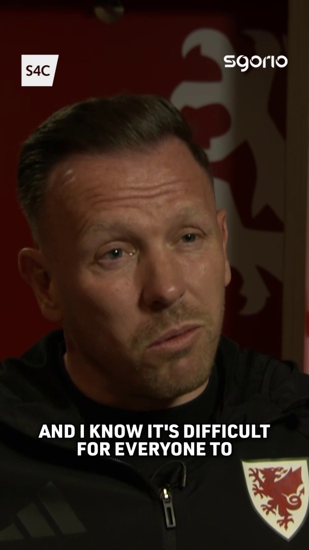 "Certain players have to come off at certain times" 🗣️ Craig Bellamy yn amddiffyn ei ddewisidau yn dilyn y golled i Bosnia a Herzegovina nos Iau 🏴󠁧󠁢󠁷󠁬󠁳󠁿 Wales 🏴󠁧󠁢󠁷󠁬󠁳󠁿 | S4C Chwaraeon 🏴󠁧󠁢󠁷󠁬󠁳󠁿
