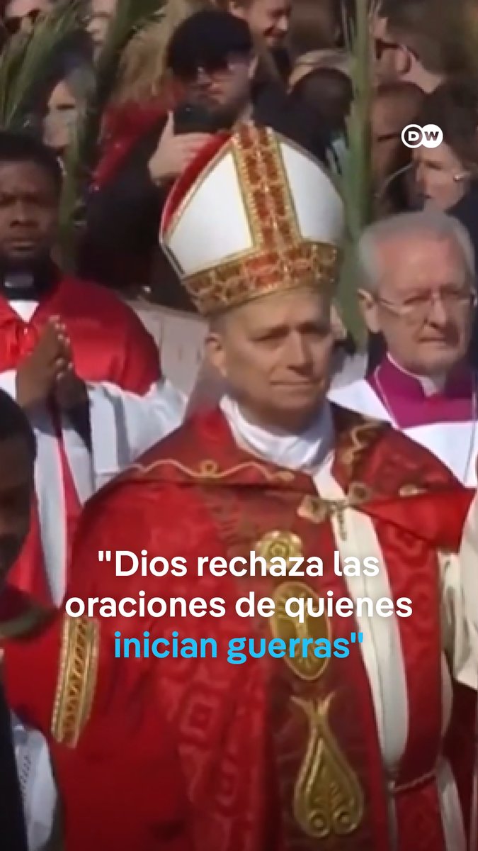 El papa afirma que Dios rechaza las oraciones de quienes libran guerras El papa León XIV abrió la semana santa diciendo que Dios rechaza las oraciones de quienes inician guerras y tienen “las manos manchadas de sangre”. Hizo estas declaraciones durante su homilía de la misa dominical en la Plaza de San Pedro, mientras la guerra de Irán se extiende a su segundo mes. El pontífice también calificó el conflicto en Oriente Medio como algo “atroz”.