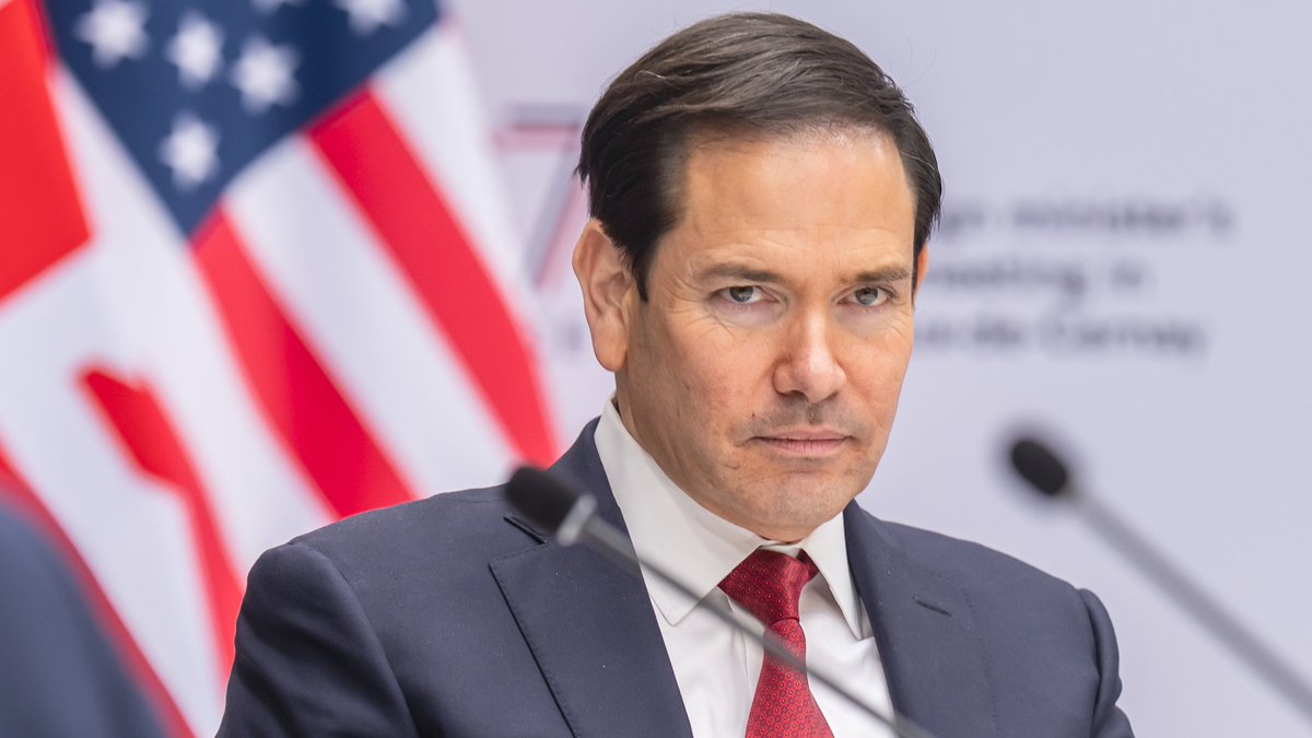"Estas personas están locas. Están fuera de sí" El secretario de Estado estadounidense, Marco Rubio, aseveró que los iraníes son "fanáticos religiosos a los que nunca debe permitírseles poseer un arma nuclear".