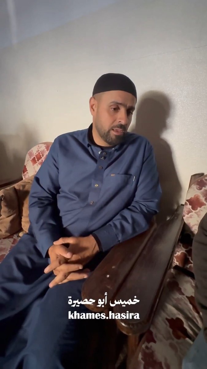 عاد له النطق بعد عامين وثلاثة شهور من الصمت جراء صدمة أصابته بعد قصف عائلته ارتقاء ١٨ فردا من ضمنهم زوجته الحامل الشيخ أبو شادي يروي لكم رؤيته لحبيبنا المصطفى عليه الصلاة والسلام وهو يمسح على صدره واستيقظ من النوم وقد شفاه الله كانه وُلِد من جديد