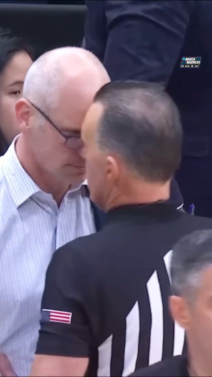 DAN HURLEY AND THE REF 😭 Hurley's reaction to UCONN's game-winner (via NCAA March Madness)